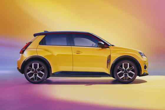 Renault 5 returns as E-Tech EV hatchback image