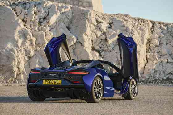 McLaren Artura Spider can leap from 0-100 km/h in 3 seconds image