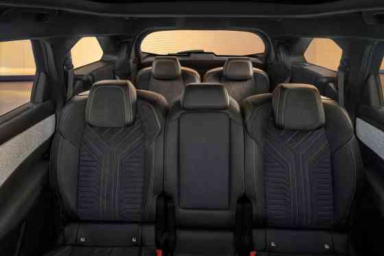 All-new Peugeot 5008 revealed in EV & mild-hybrid forms image