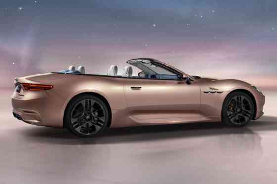 2024 GranCabrio Folgore: Maserati's drop top EV debuts image