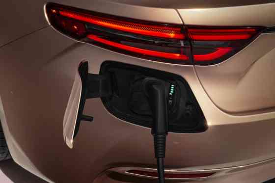 2024 GranCabrio Folgore: Maserati's drop top EV debuts image