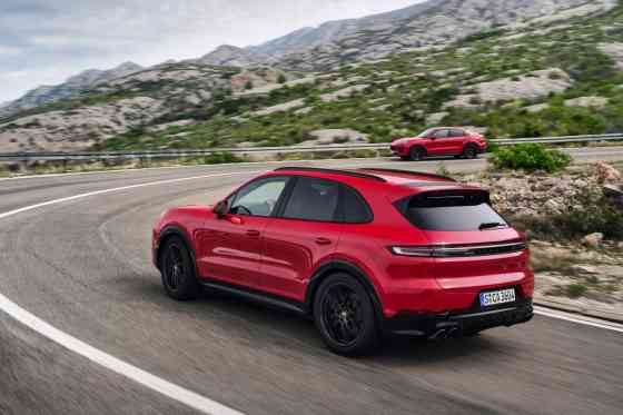 2025 Porsche Cayenne GTS revealed with 500 PS, sportier looks image