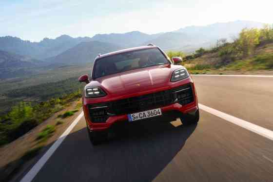 2025 Porsche Cayenne GTS revealed with 500 PS, sportier looks image