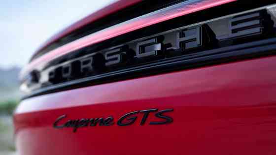 2025 Porsche Cayenne GTS revealed with 500 PS, sportier looks image