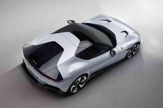 All-new Ferrari 12Cilindri celebrates Maranello&rsquo;s signature V12 image