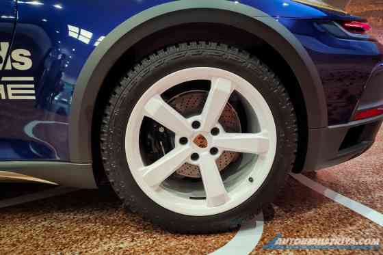 Off-road Neun Elfer: 2024 Porsche 911 Dakar now in PH image