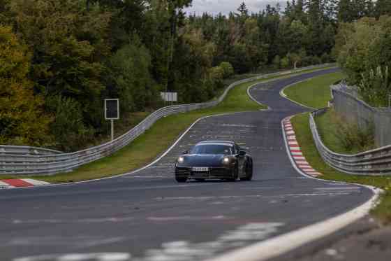 Porsche 911 Hybrid debuts by the end of the month image