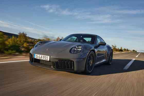 2025 Porsche 911 GTS Hybrid revealed with 541 HP image