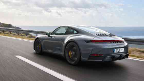 2025 Porsche 911 GTS Hybrid revealed with 541 HP image