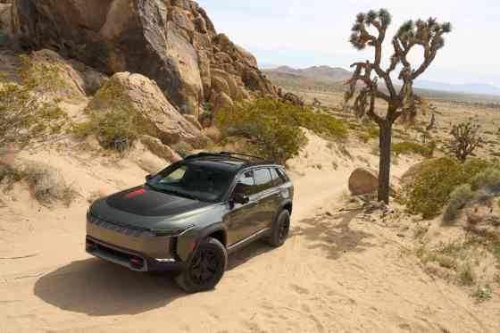 Jeep Wagoneer S Trailhawk Concept is a go-anywhere electric 4x4 image