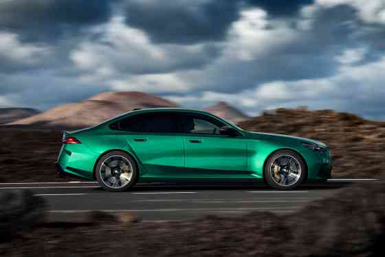 All-new BMW M5 debuts with twin-turbo plug-in hybrid V8 image