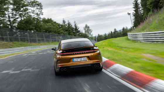 Porsche Panamera breaks N&uuml;rburgring lap record for executive sedans image