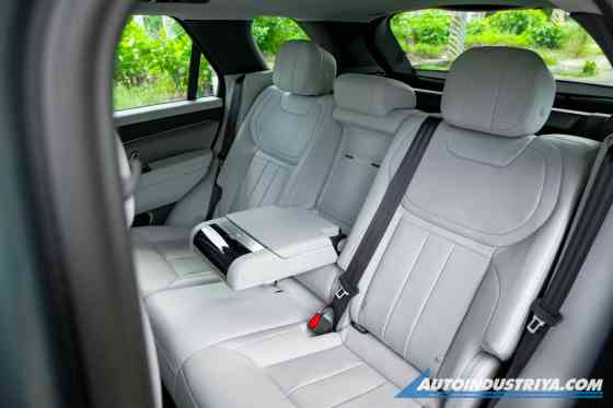 2024 Land Rover Range Rover Sport SE D300 image