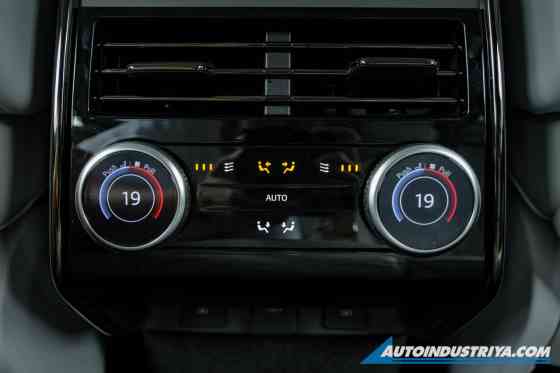 2024 Land Rover Range Rover Sport SE D300 image