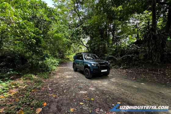2024 Land Rover Defender 110 S P300 AWD Automatic image