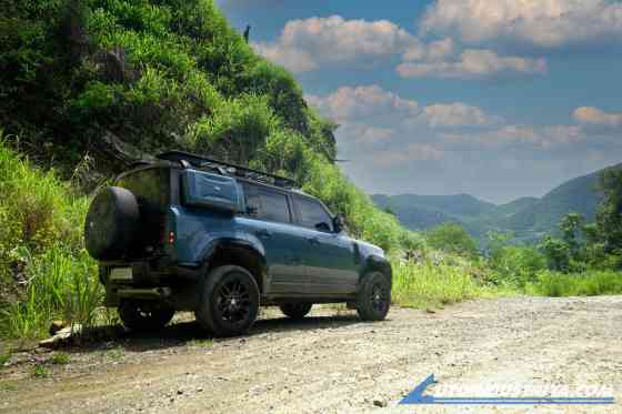 2024 Land Rover Defender 110 S P300 AWD Automatic image
