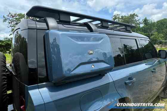 2024 Land Rover Defender 110 S P300 AWD Automatic image