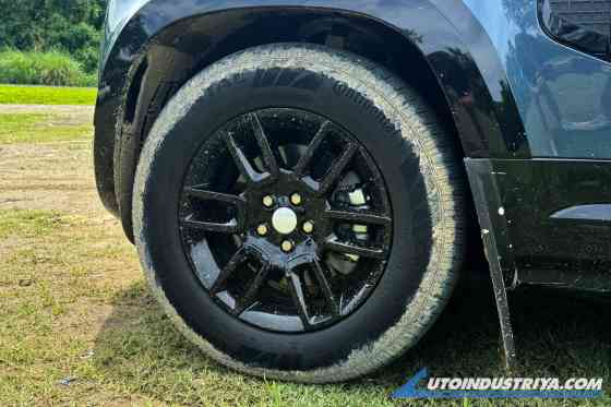 2024 Land Rover Defender 110 S P300 AWD Automatic image