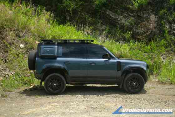 2024 Land Rover Defender 110 S P300 AWD Automatic image