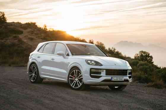 Porsche Cayenne will still get internal combustion alongside EV image