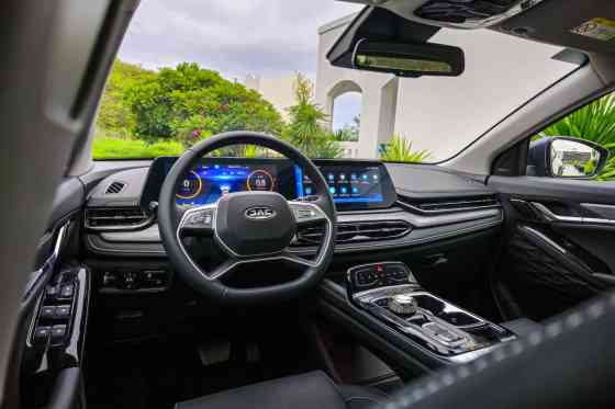 2024 JAC JS6 combine sleek style, high-tech toys, and turbo performance image