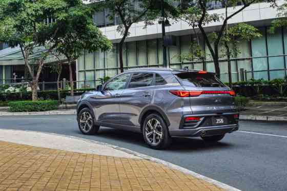 2024 JAC JS6 combine sleek style, high-tech toys, and turbo performance image