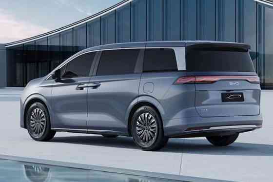 BYD Xia puts brand's range extender EV system to luxury MPV image