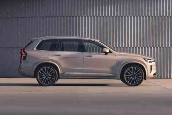 2025 XC90: Volvo keeps its flagship ICE SUV longer with new updates image