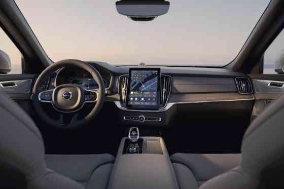 2025 XC90: Volvo keeps its flagship ICE SUV longer with new updates image