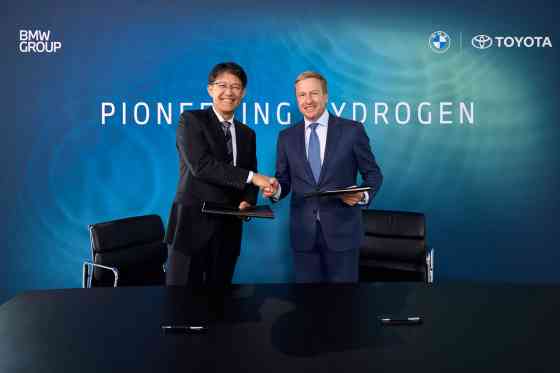 BMW to launch hydrogen-powered vehicle in 2028 with Toyota's help image