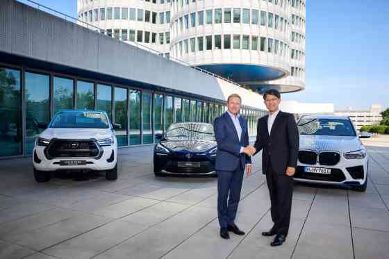 BMW to launch hydrogen-powered vehicle in 2028 with Toyota's help image