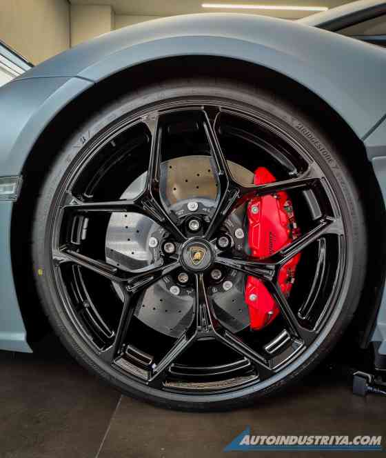 1015 HP Lamborghini Revuelto V12 PHEV quietly arrives in PH image