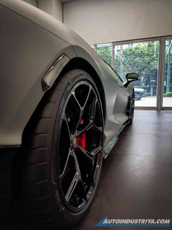 1015 HP Lamborghini Revuelto V12 PHEV quietly arrives in PH image