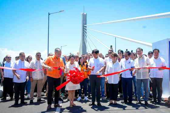 Panguil Bay Bridge connecting Lanao Del Norte, Misamis Occ. opens image