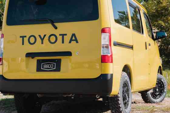 This customized Toyota Lite Ace is ready to go off-road image
