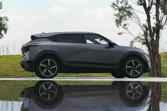 VinFast launching VF 7 at 2024 Philippine EV Summit image