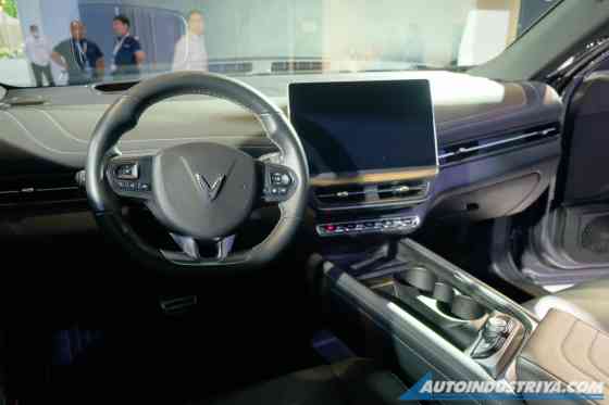 2025 VinFast VF 7 makes PH debut with up to 431 km of range image