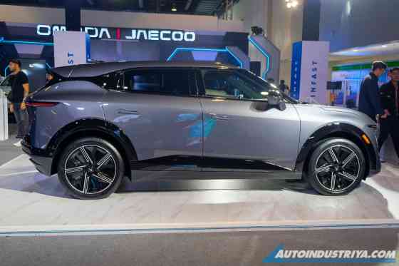 2025 VinFast VF 7 makes PH debut with up to 431 km of range image