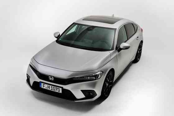 Honda celebrates 25 years of making hybrids with &ldquo;Silveriest&rdquo; Civic image