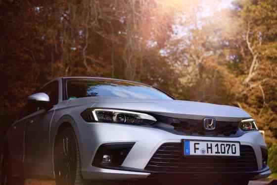 Honda celebrates 25 years of making hybrids with &ldquo;Silveriest&rdquo; Civic image