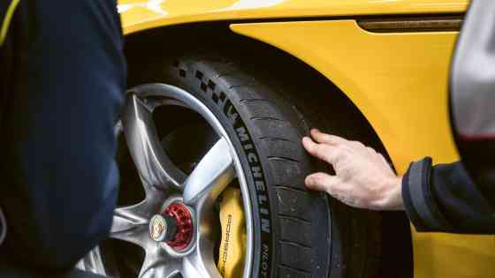 Porsche upgrades Carrera GT with new Michelin tires, titanium suspension image