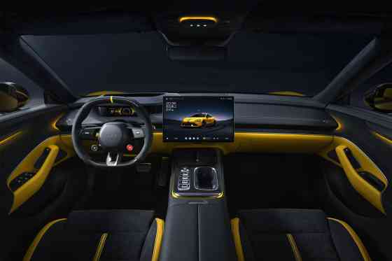 Xiaomi SU7 Ultra EV revealed with 1,548 HP; 0 - 100 km/h in 1.98 seconds image