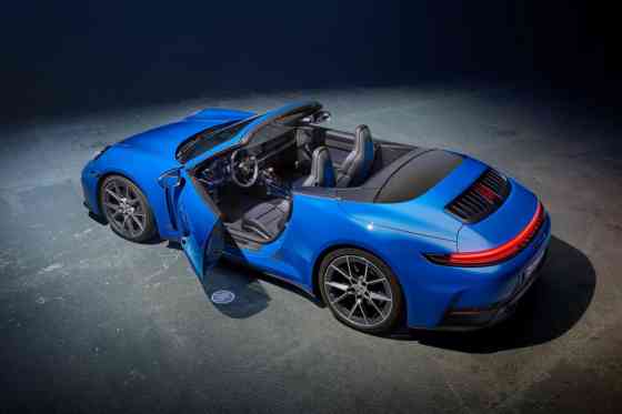 2025 Porsche 911 Carrera T gets drop-top version, and manual only image