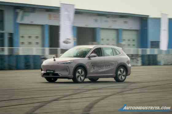 First Drive: Geely EX5 wants in on the EV market in PH image