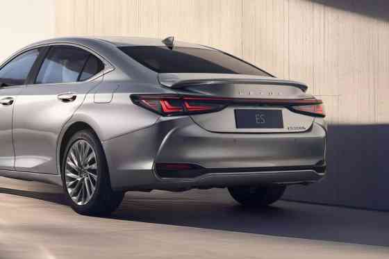 Seventh-generation Lexus ES gets second facelift for 2025 image