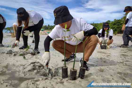 Toyota PH successfully holds National Coastal Cleanup & Mangrove Planting Day image