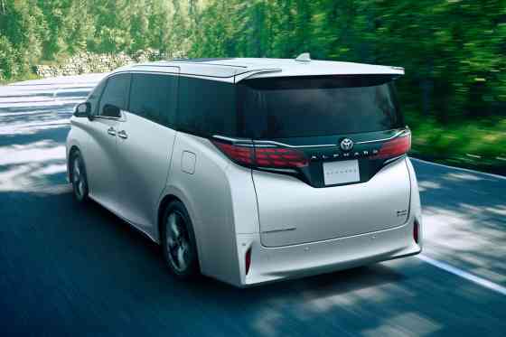 2025 Toyota Alphard PHEV image