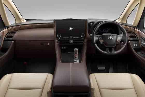 2025 Toyota Alphard PHEV image