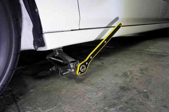 Auto Essentials: The story of the humble scissor jack image