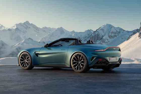Aston Martin expands 2025 Vantage lineup with Roadster image